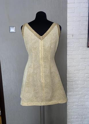 Трикотажное короткое платье с люрексом2 фото