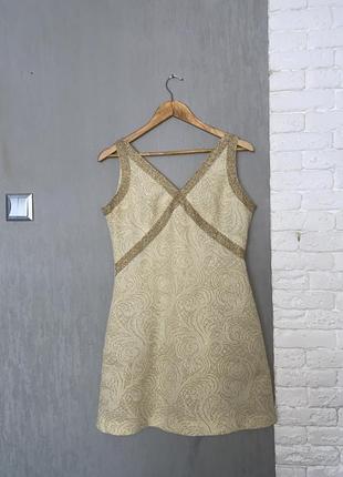 Трикотажное короткое платье с люрексом3 фото