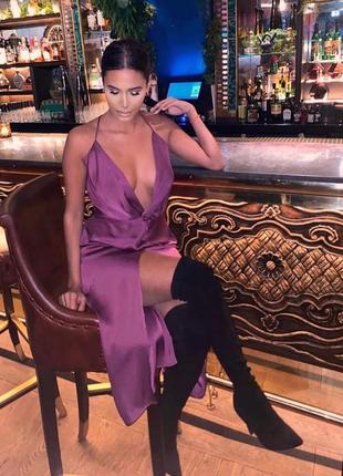 Трендовое пурпурное сатиновое слиповое платье zara с разрезом