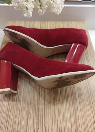 Червоні туфлі з замші5 фото