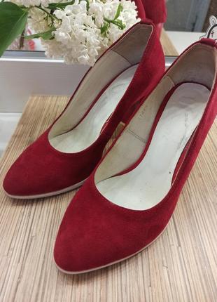 Червоні туфлі з замші1 фото