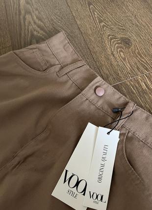Юбка джинсовая короткая миди коричневая с асимметричным вырезом8 фото