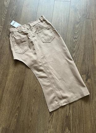 Юбка джинсовая короткая миди коричневая с асимметричным вырезом7 фото
