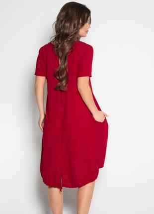 Бордовое свободное платье с короткими рукавами3 фото
