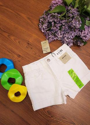 Белые шорты на девочку. джинсовые шорты для девочки. шортики