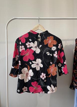 Бавовняна чорна блуза сорочка з великими квітками f&f3 фото