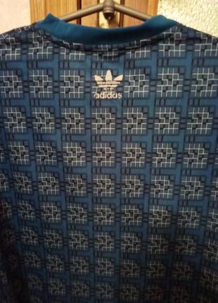 Футболка adidas з малюнком4 фото