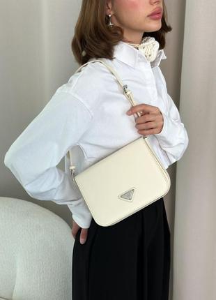Светлая женская сумочка премиум качества светлая. prada1 фото