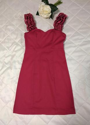 Праздничное бордовое платье фирмы vila с очень красивыми фантазийными бретелями. размер s.
