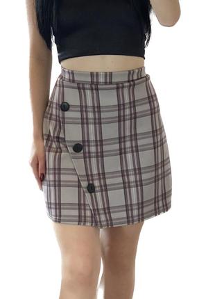 Актуальная юбка мини, в клетку, с пуговицами, стильная, модная, трендовая3 фото