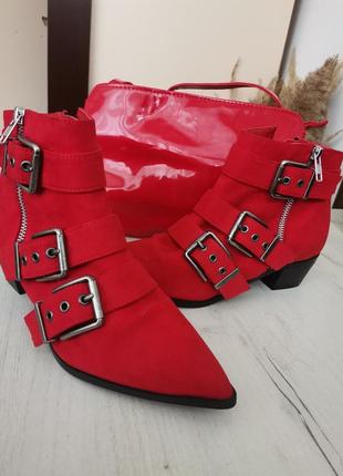 Повна ліквідація ❗шикарні червоні ботинки чоботи з гострим носком