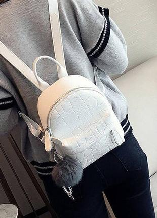 Стильний жіночий рюкзак з хутряним брелоком великий, білий7 фото