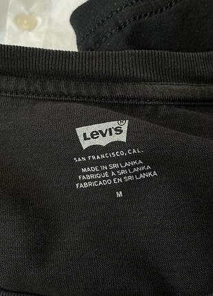 Levi’s короткая футболка кроп с логотипом8 фото