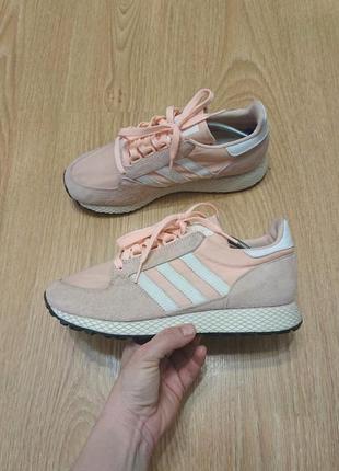 Кроссовки adidas forest grove