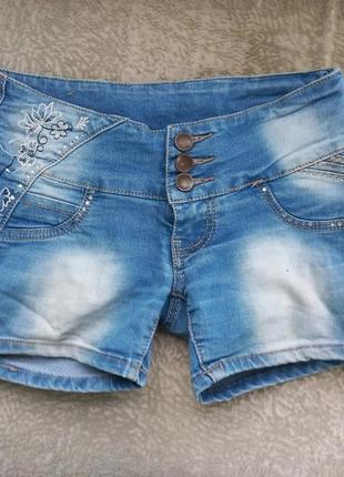 Шорты и юбка.