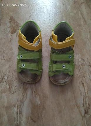 Босоніжки для дівчаток