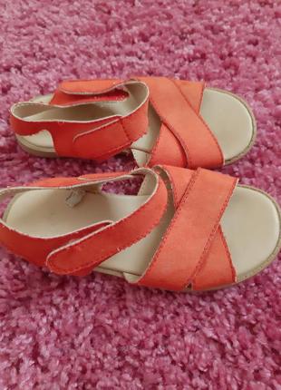Босоніжки для дівчинки h&m,27 розмір