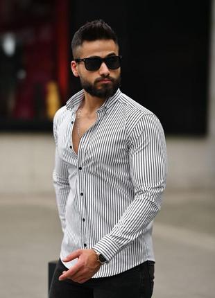 Приталена чоловіча сорочка у смужку