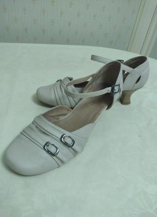 Туфлі жіночі