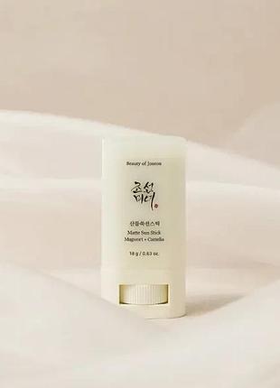 Сонцезащитный матирующий стик beauty of joseon matte sun stick : mugwort + camellia