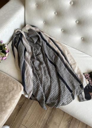 Большой серый полупрозрачный шарф