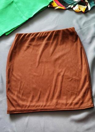 Шоколадная мини юбка, покрытая тонкой сеточкой