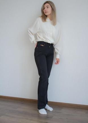 Черные джинсы модель flared с высокой талией1 фото