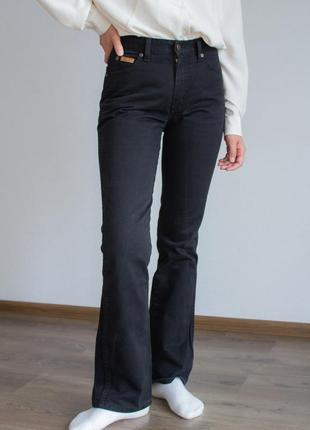 Черные джинсы модель flared с высокой талией8 фото