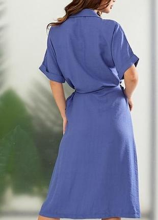 Платье женское миди льняное жатка на пуговицах с коротким рукавом однотонное синее цвета джинс4 фото