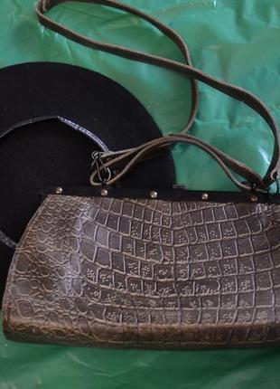 Интересная кожаная сумка винтаж с тиснением под крокодила