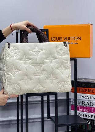Сумка дутая белая стеганая женская в стиле louis vuitton сумочка большая зимняя луи витон