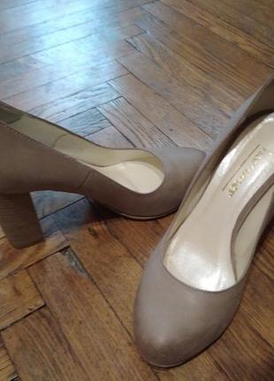 Бежеві туфлі hammer