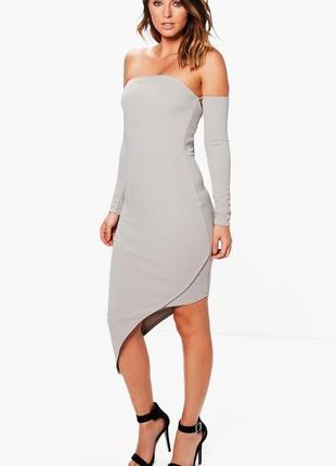 Плаття з відкритими плечима boohoo етикетка