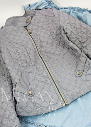 Куртка стьогана сіра демісезонна на тонкому утеплювачі
