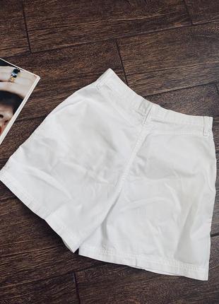 Белые джинсовые шорты известного бренда7 фото