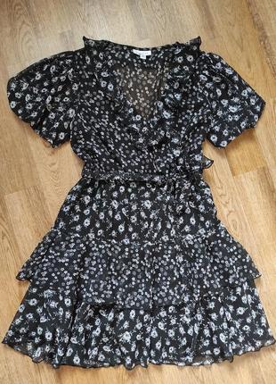 Ярусное мини-платье с пышными рукавами и цветочным принтом с запахом и полупрозрачной спиной2 фото