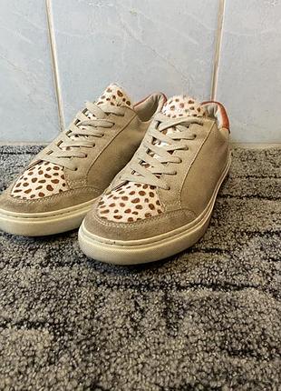 Жіночі кросівки tu 39р