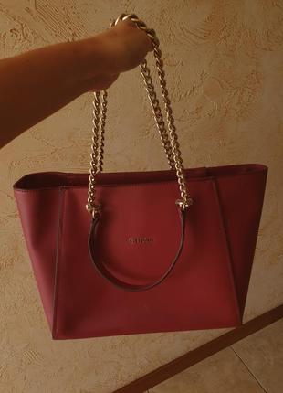 Актуальна сумка guess