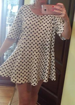 Милое пышное платье в сердечках debenhams, ткань фактурная, хорошо держит форму размер s-l