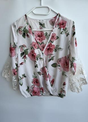 Блуза с цветами2 фото