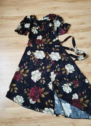 Платье с разрезами