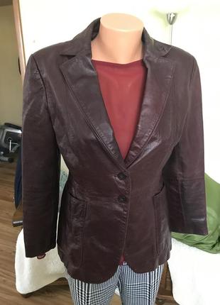 Кожаная баклажановая куртка