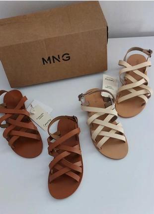 Кожаные босоножки