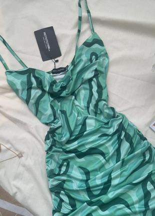 Нова сукня prettylittlething з драпуванням зелена5 фото