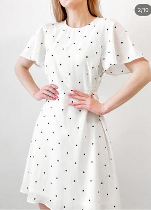Біле шифонове плаття в горохи