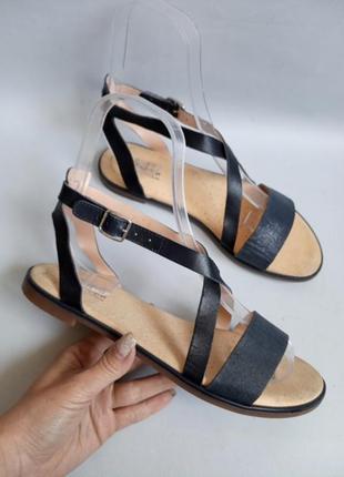 Шкіряні босоніжки clarks