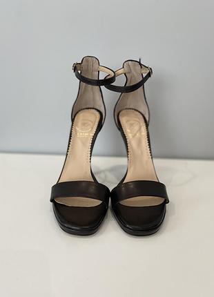 Нові шкіряні босоніжки 38 р