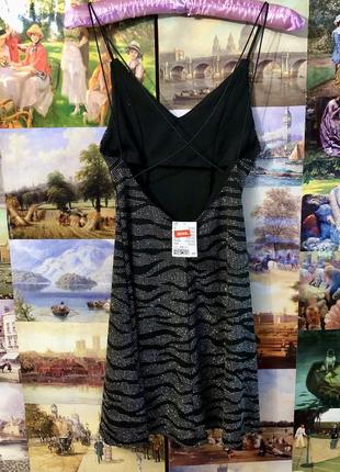 Новое короткое котельное платье с бирками с v-вырезом и бретелями, перекрещенными сзади7 фото