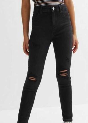 Черные скинни. стрейчевые, зауженные джинсы с потертостями и необработанным низом 🤩😍