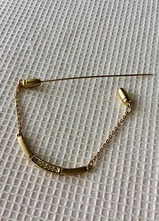 Брошь игла золотистого тона